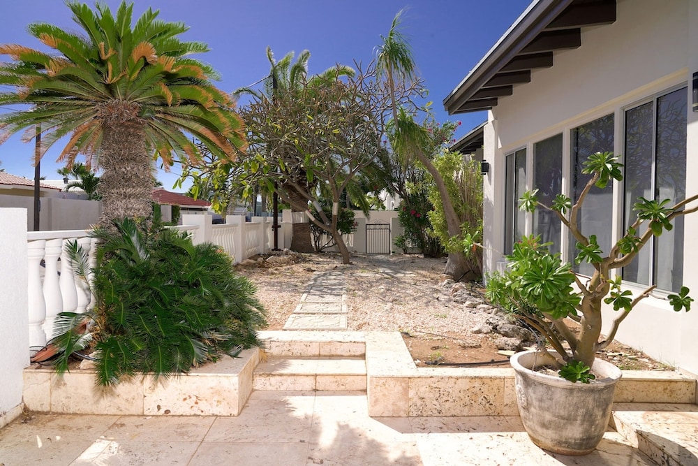Large Villa-pool-6 Room-sleeps 14-nearby Marriott
