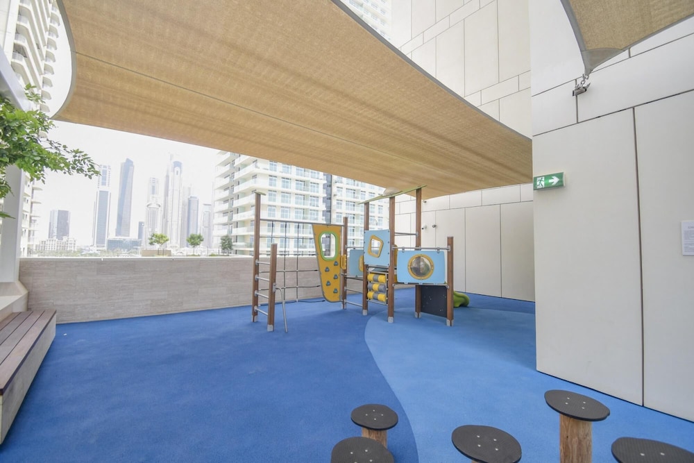 Luxury Sea View Living on Emaar Beachfront