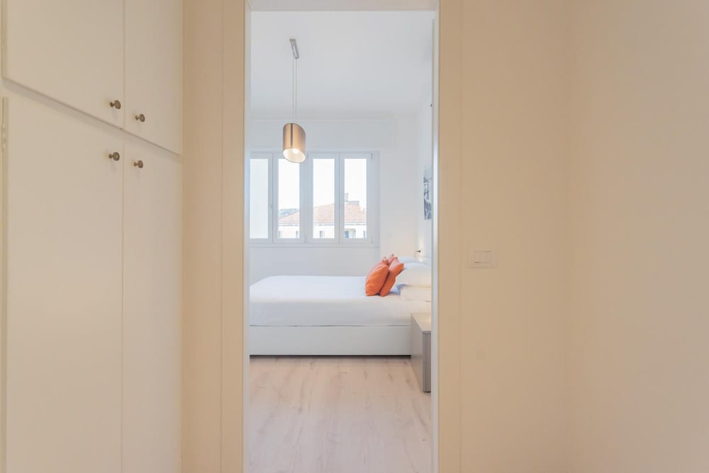 Via Crispi in Como With 1 Bedrooms and 1 Bathrooms view 3