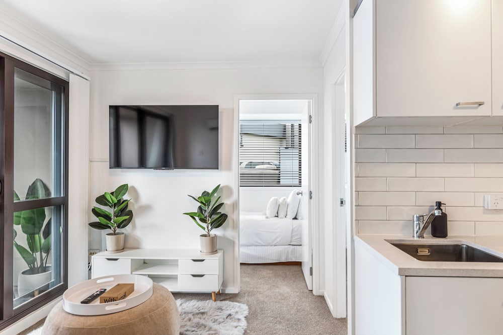 Central 3BR Full Kitchen & Amenities Zodiak Stays