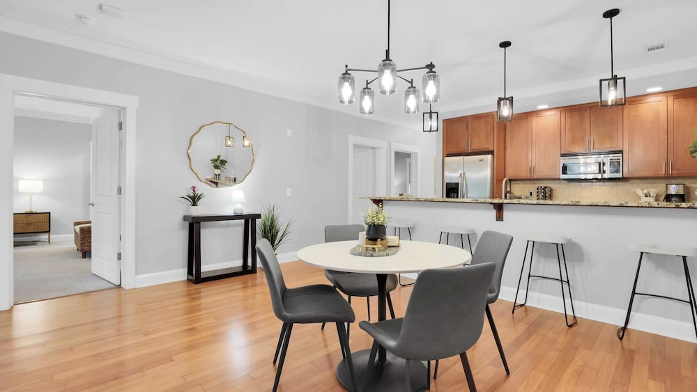 2 Suites Walkable Historic District Location The Juliette by Avantstay