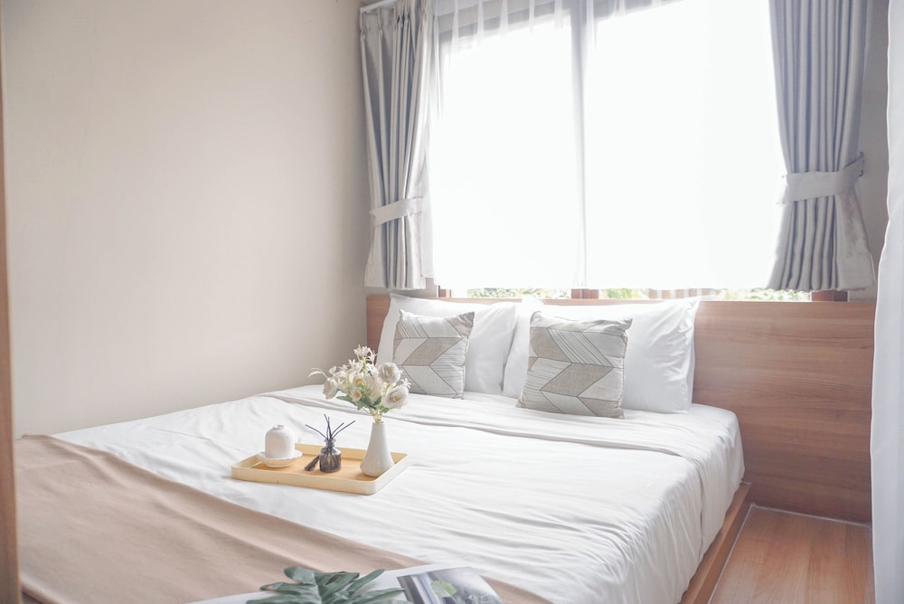 Comfortable Studio Room at LRT City Jatibening