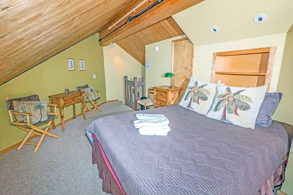 489 Ala Wai Blvd, 68 1 Bedroom Condo by RedAwning