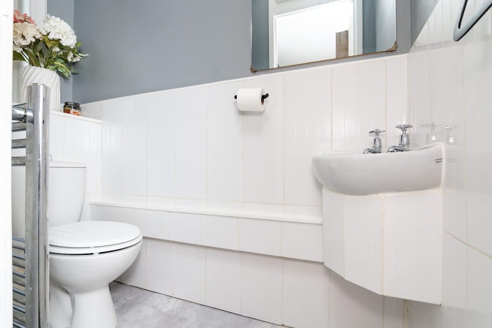 2 Bedroom House-free Parking