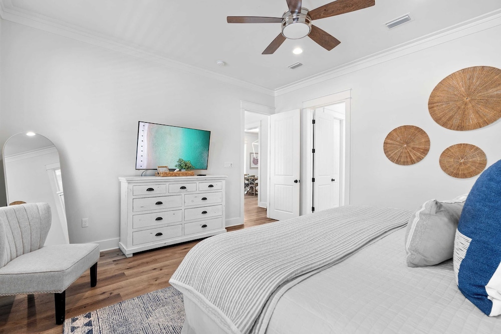 Sleeps 34! 2 Homes, Private Pools, Firepit, Golf Cart, Walk to Beach Seagrove San Juan by Avantstay