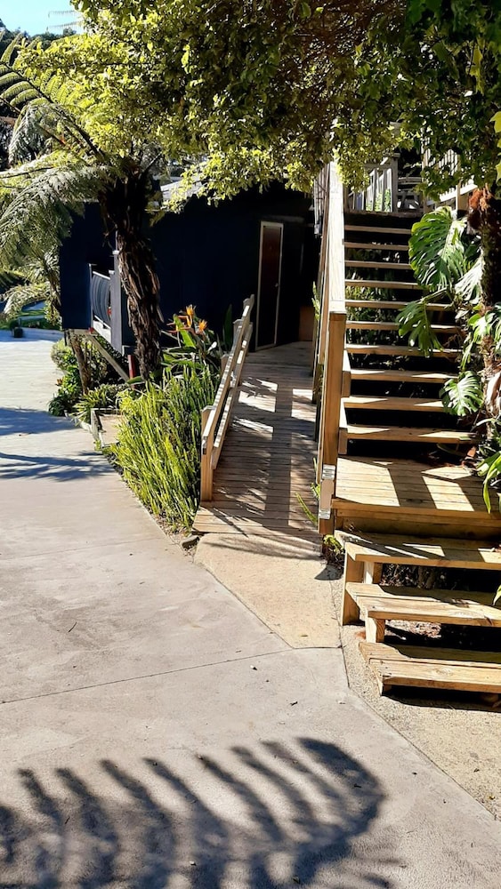 Ohiwa Beach Apartments Motel