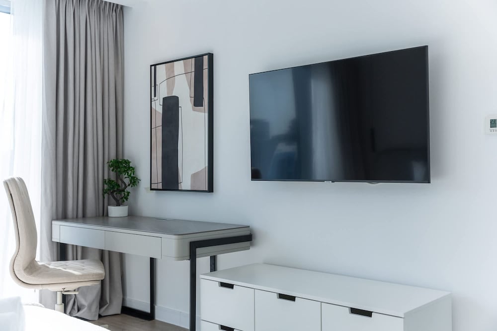 Grand Stay in This 1 Bedroom Flat That Sleeps 4