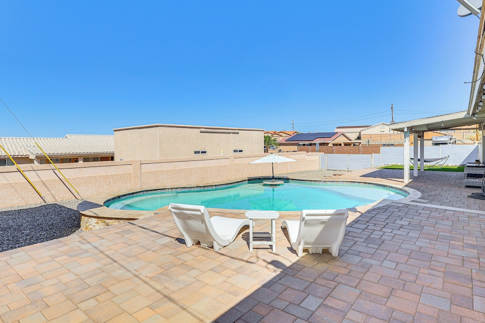 4 Mi to Beach & Boat Ramp: Lake Havasu City Abode!