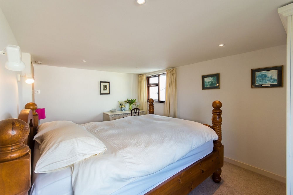 Family Beach House Located Within a Short Stroll of Waterville