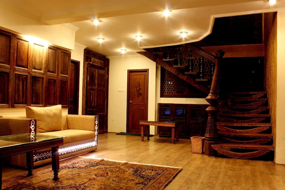 Lobby & Reception