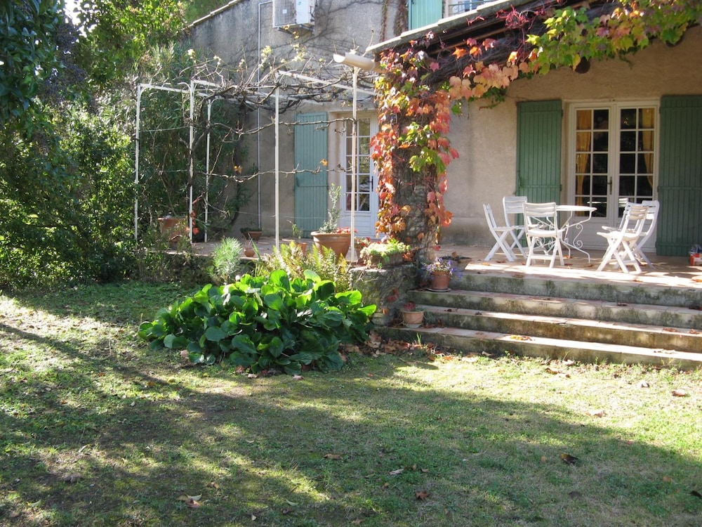 Clos Sainte Garde en Saint-Didier — balance & terrace