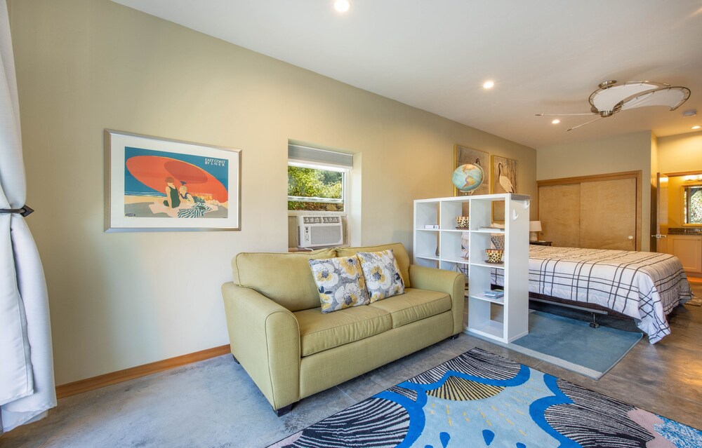 White Cap 1 Bedroom Home by RedAwning view 5