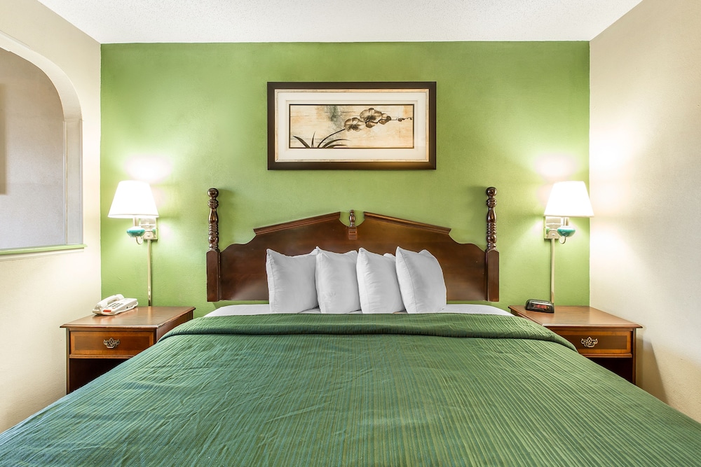 Macon Vacations - Quality Inn Suites Macon North - Property Image 4
