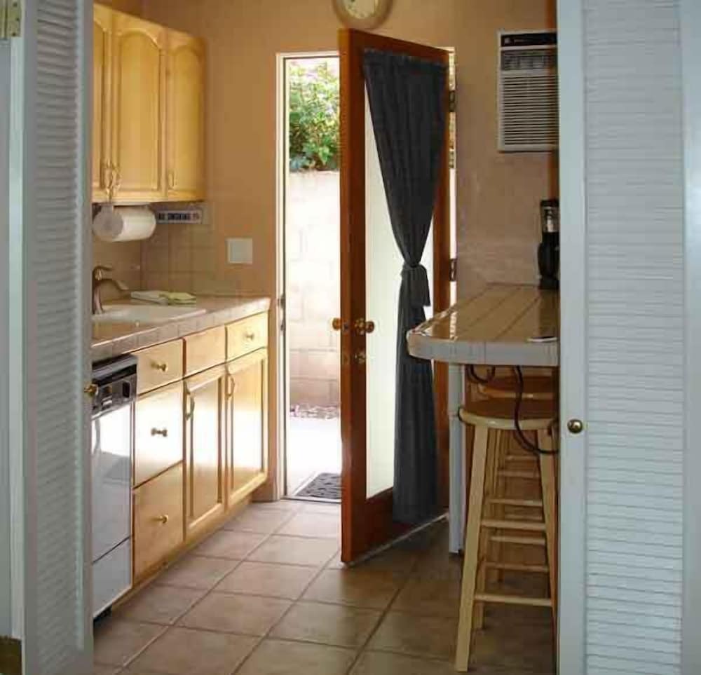 Palm Springs Vacations - Coyote Inn - Property Image 39