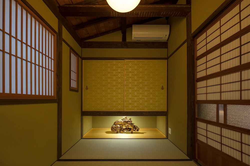 Yoshimigura