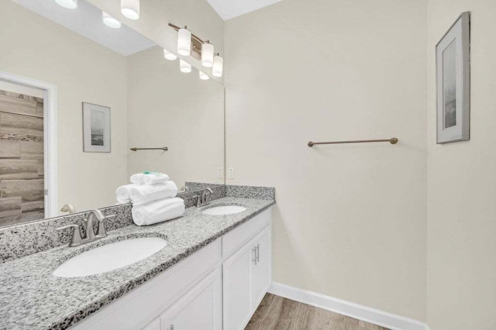 Luxury Pool/spa Home With Lots Of Sunshine! 6 Bedroom Villa