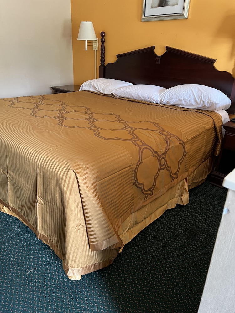 Deluxe Inn & Suites