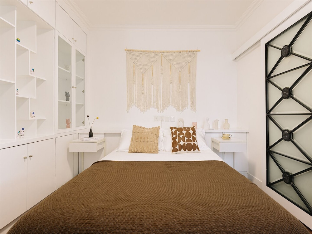 Book and Bed-People's Square