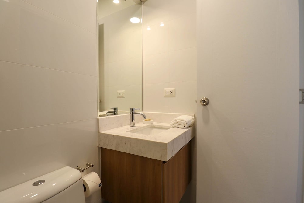 w Amazing 3BR w Balcony in San Isidro