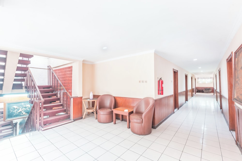OYO 94759 Hotel Taman Cibinong