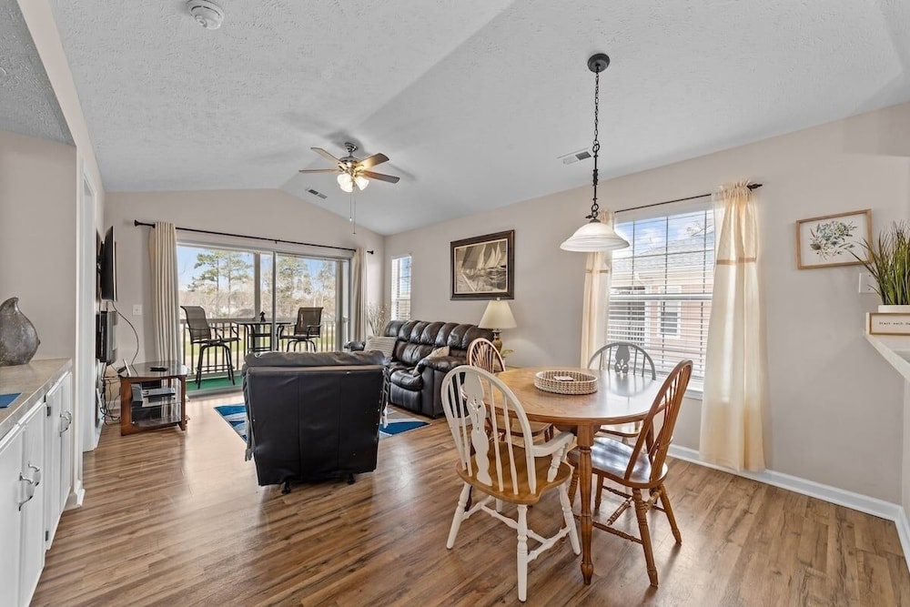 Waterway Village 3i 2 Bedroom Condo