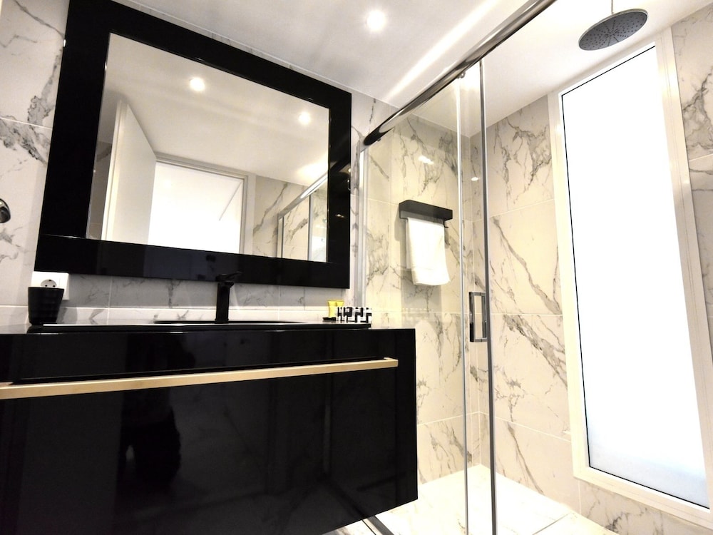 4 Elements Earth Luxury Suites