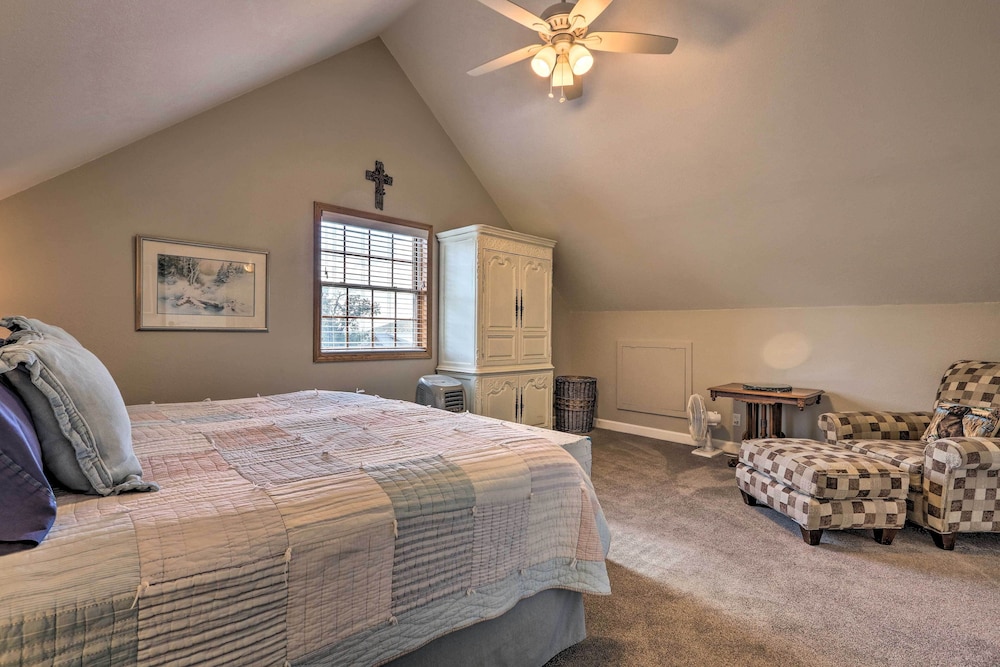 Payson Vacations - Modern Strawberry Cabin w/ Hammock, Deck, Fire Pit - Property Image 5