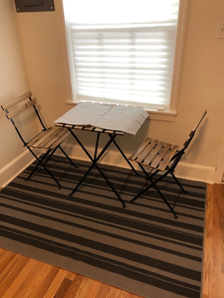 Renovated Cottage Minutes From Downtown