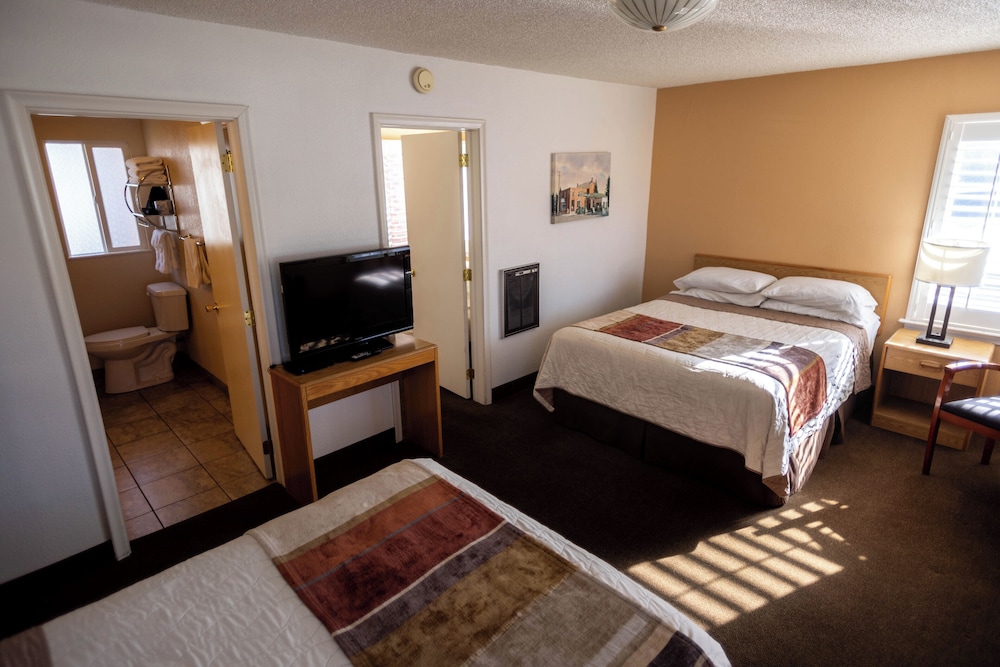 Blue Pine Motel
