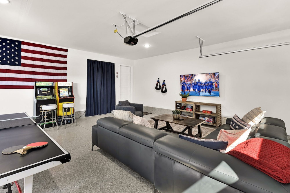 Spa Nights Game Room Fun Luxe 5BR Sleeps 17