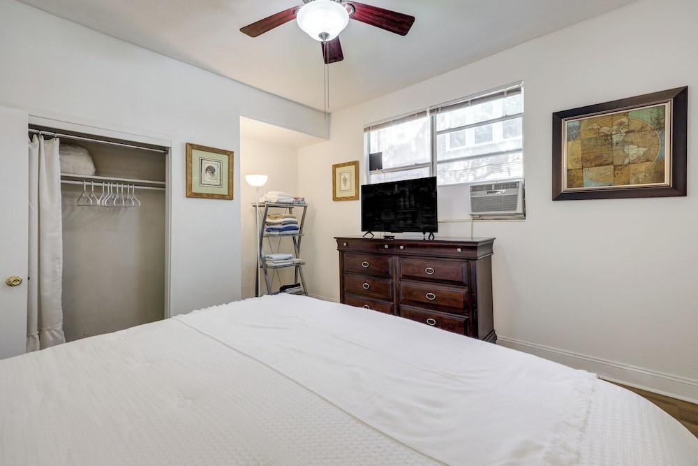 Walk to Food & Art: Condo in Historic Riverside