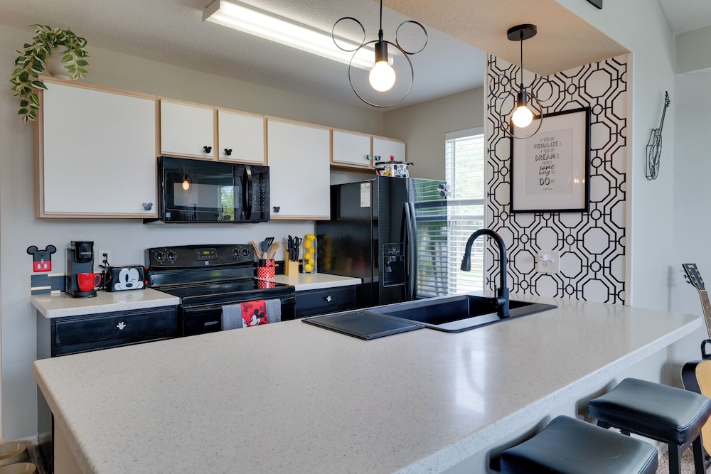 5 Mi to Wdw: Resort-style Condo w/ Pool Access
