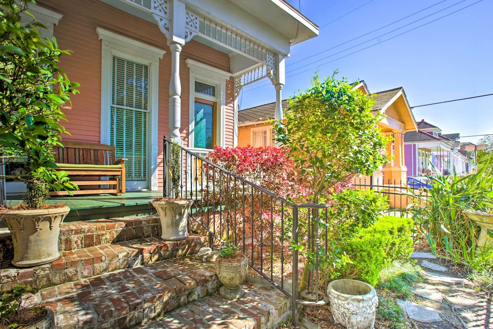 Historic Townhome - 2 Mi to French Quarter!
