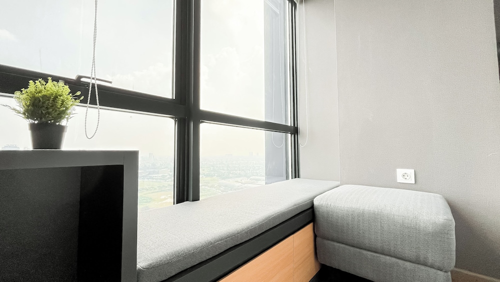 Urban Industrial Touch 1Br Apartment At The Smith Alam Sutera