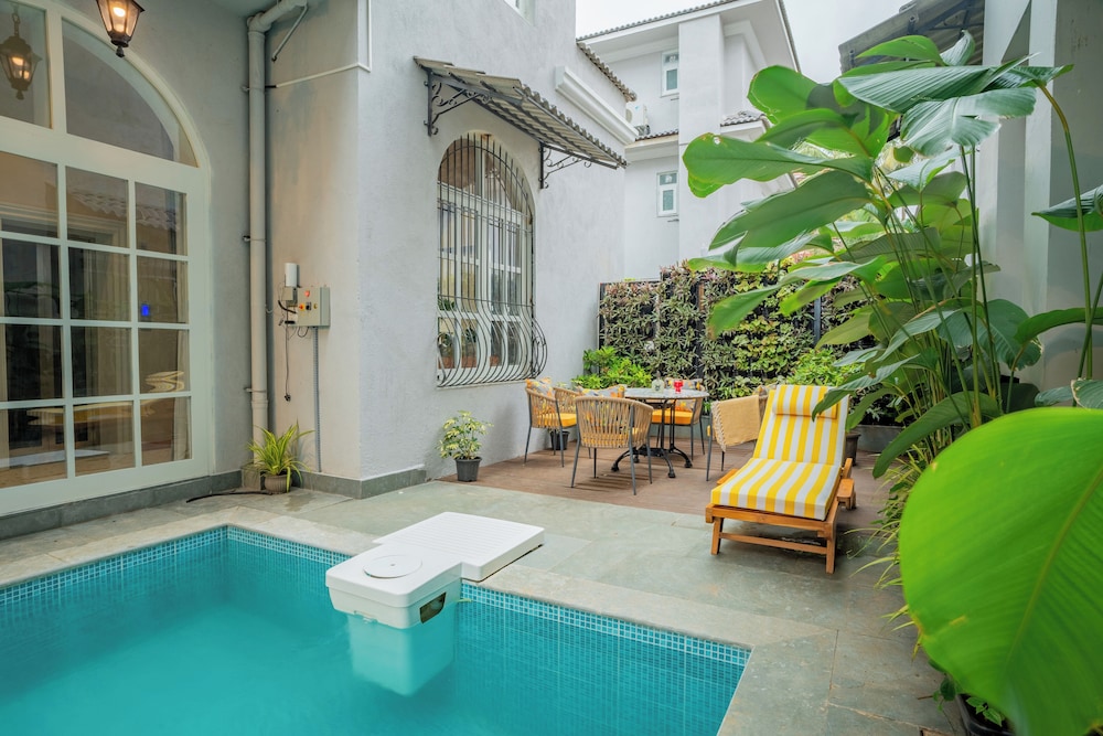 Esh Cottages Birch | Hillside 4-BHK Hideaway With Lush Garden, Common Pool, & Gaming Zone