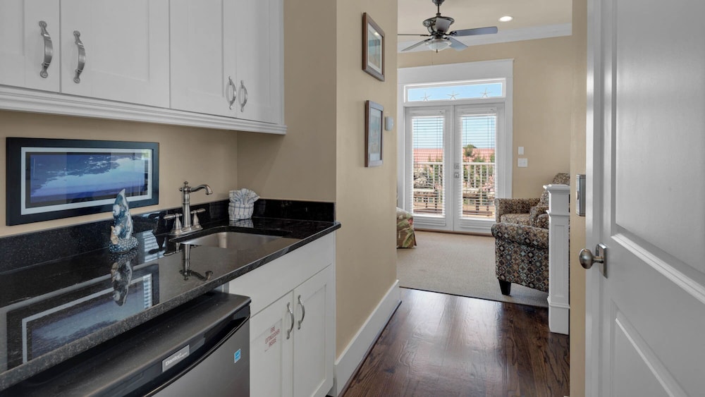 Seagrove 5 Bedroom - Deeded Beach - Elevator - Community Pool - Sleeps 12! view 5
