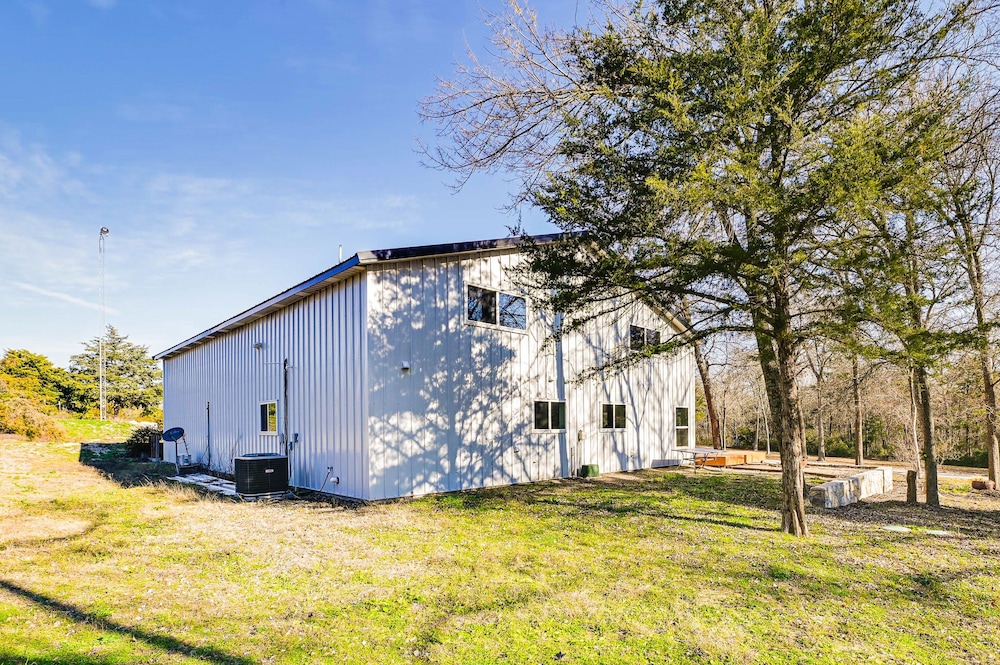 Spacious Mckinney Farm Getaway w/ Game Room!