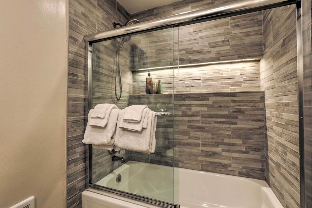 Lake Tahoe Vacations - Tahoe Condo 1 Mi to Diamond Peak Ski Resort! - Property Image 2