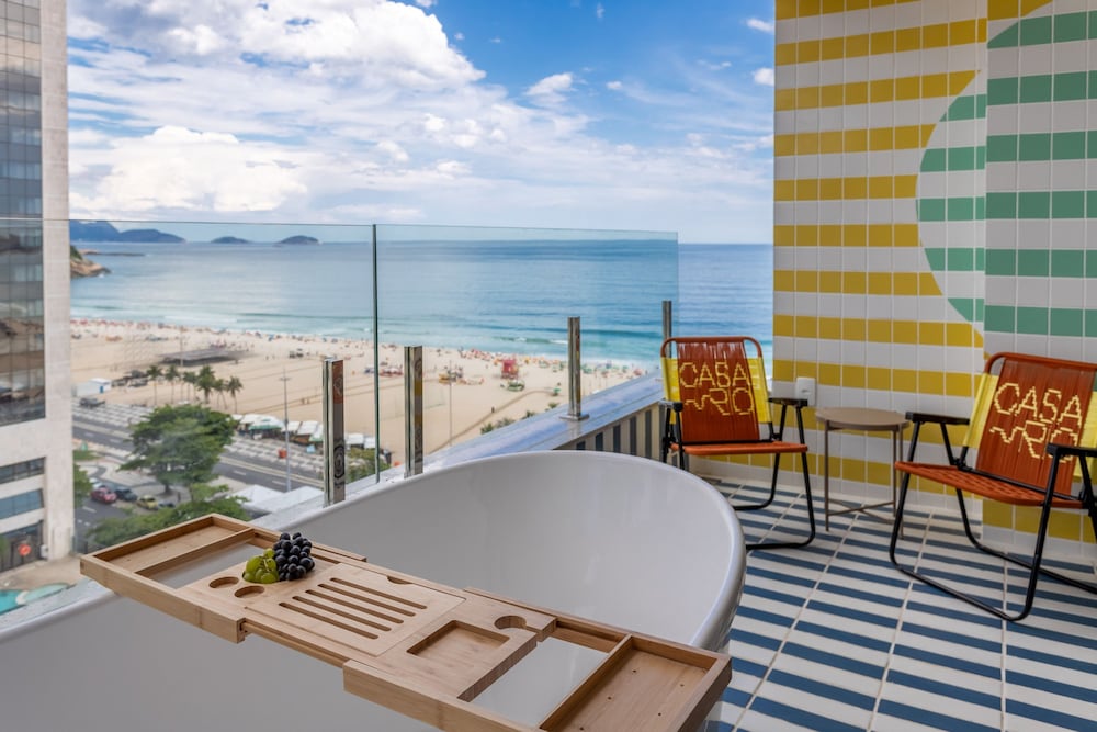 Sea View and Balcony With Bathtub Q18