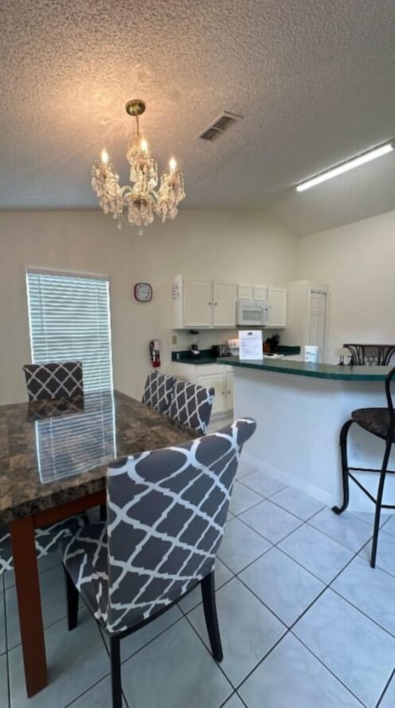 South Facing W/ Private Pool & Spa