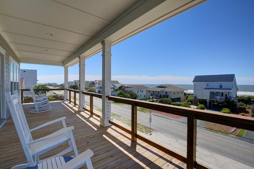 Absolute Paradise 5 Bedroom Home by RedAwning