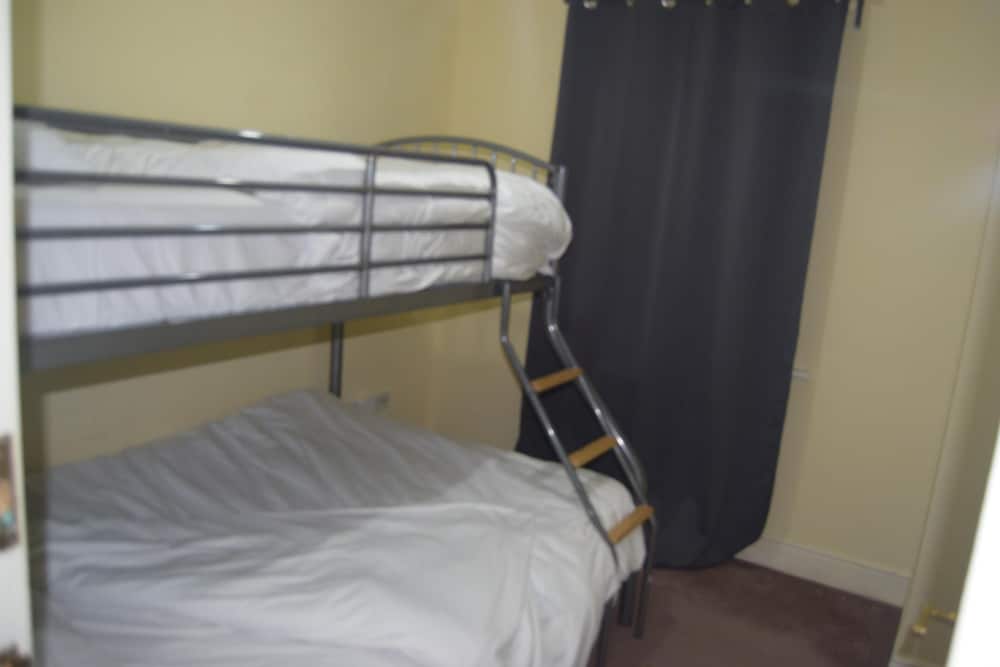 Remarkable 2-bedroom Apartment With an Ensite