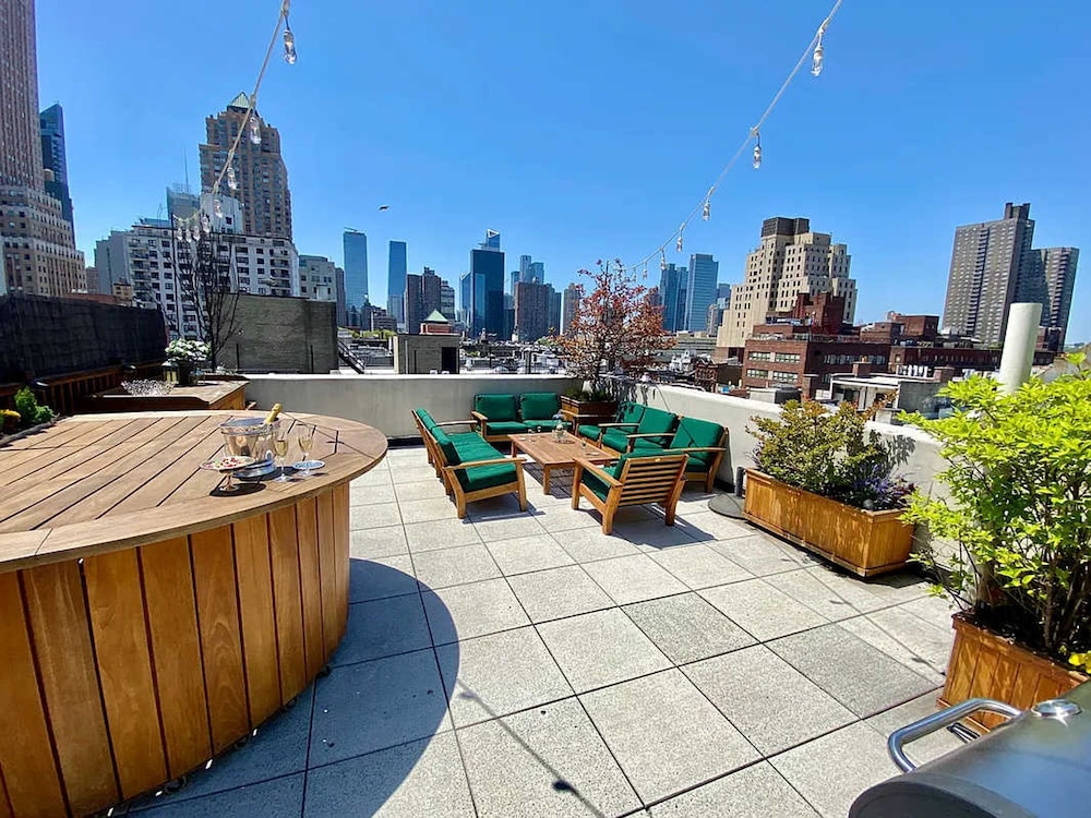 Vesper Court by Rove Duplex PH w Hot Tub Roof