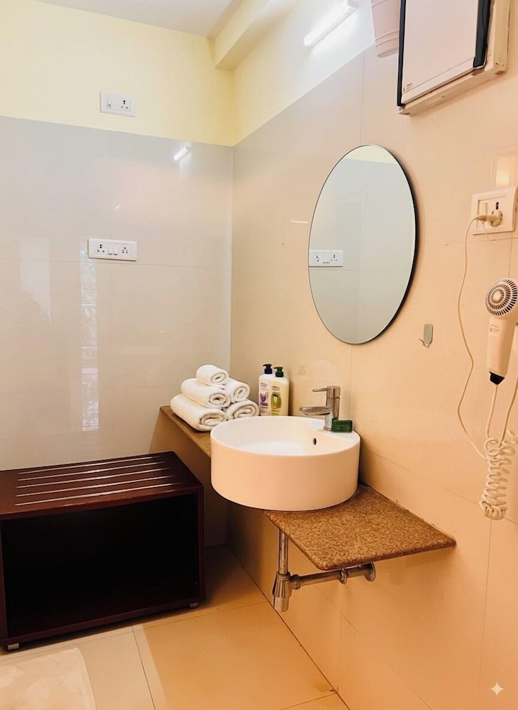 Charvi Reemz Grand Suites Anjuna Beach