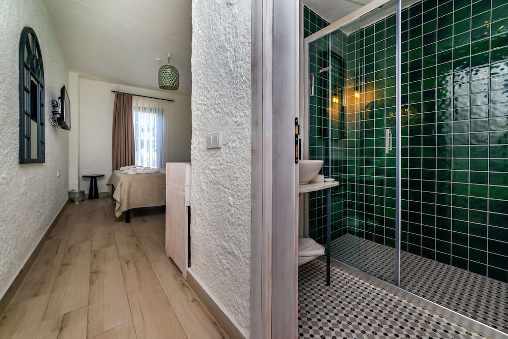 Cemal Alaçatı Butik Otel - Image 21