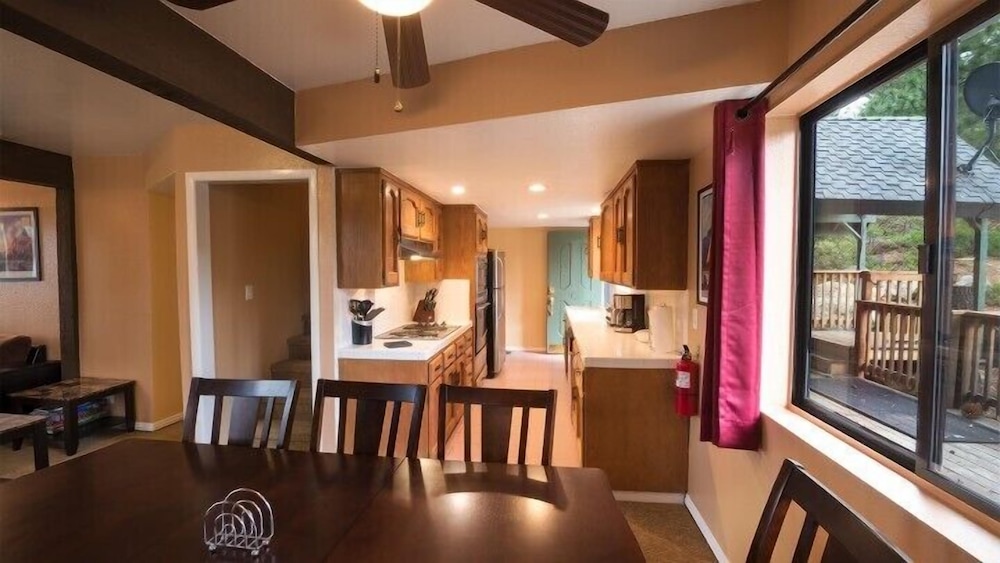 Scenic Wonders Yosemite Aviary 5 Bedroom view 4