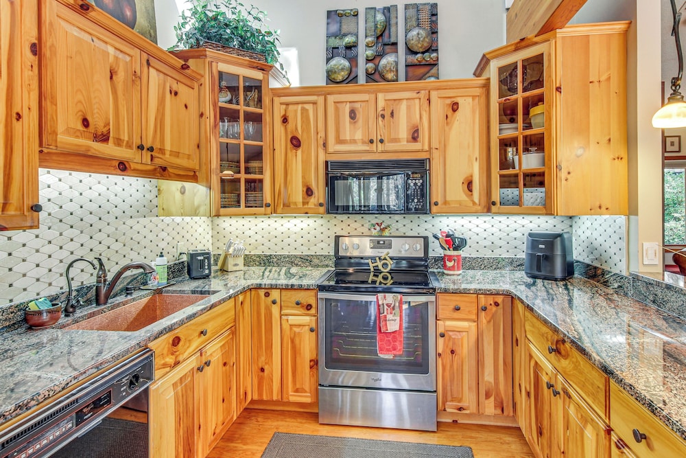 Festive Lakefront Escape: Blue Ridge Holiday Home