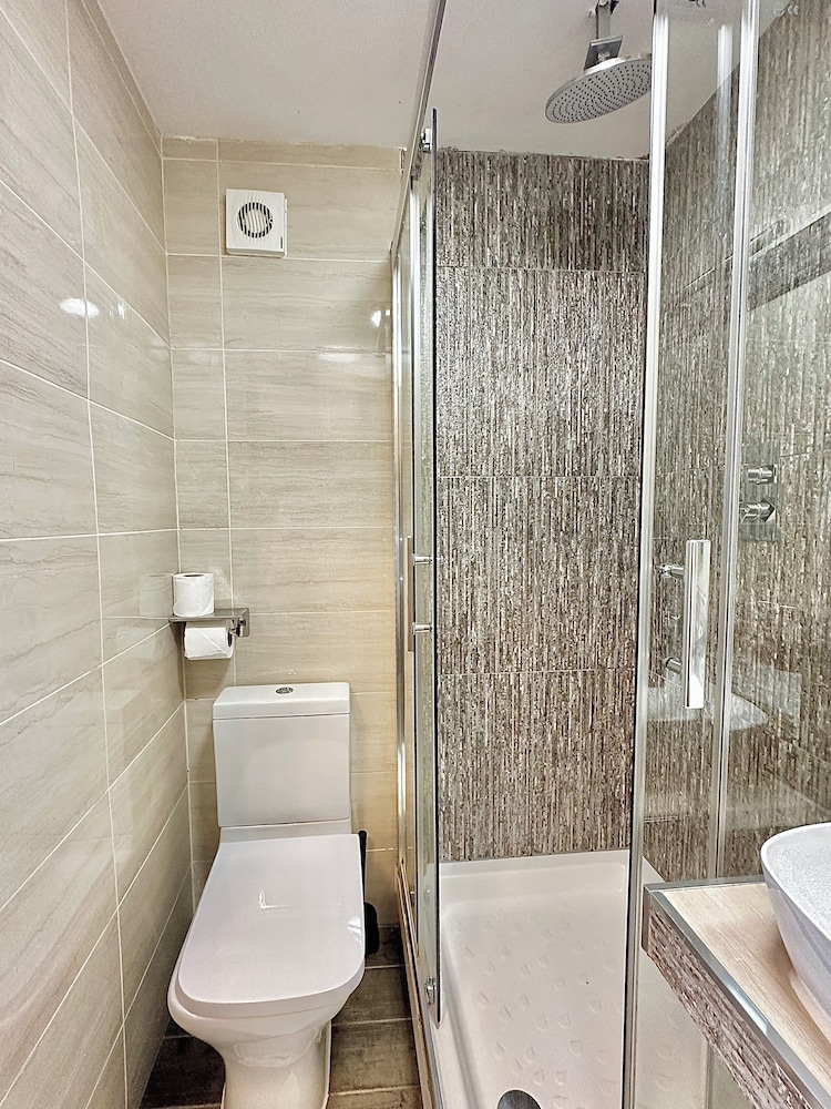 205 Earls Court