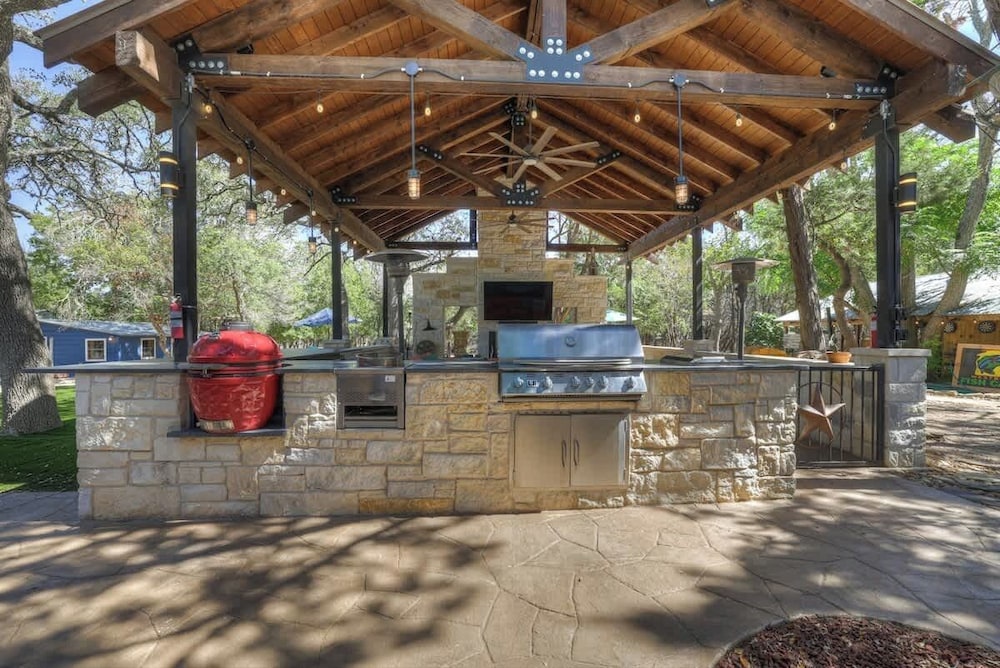 Terracotta Retreat/ Sleeps 30!