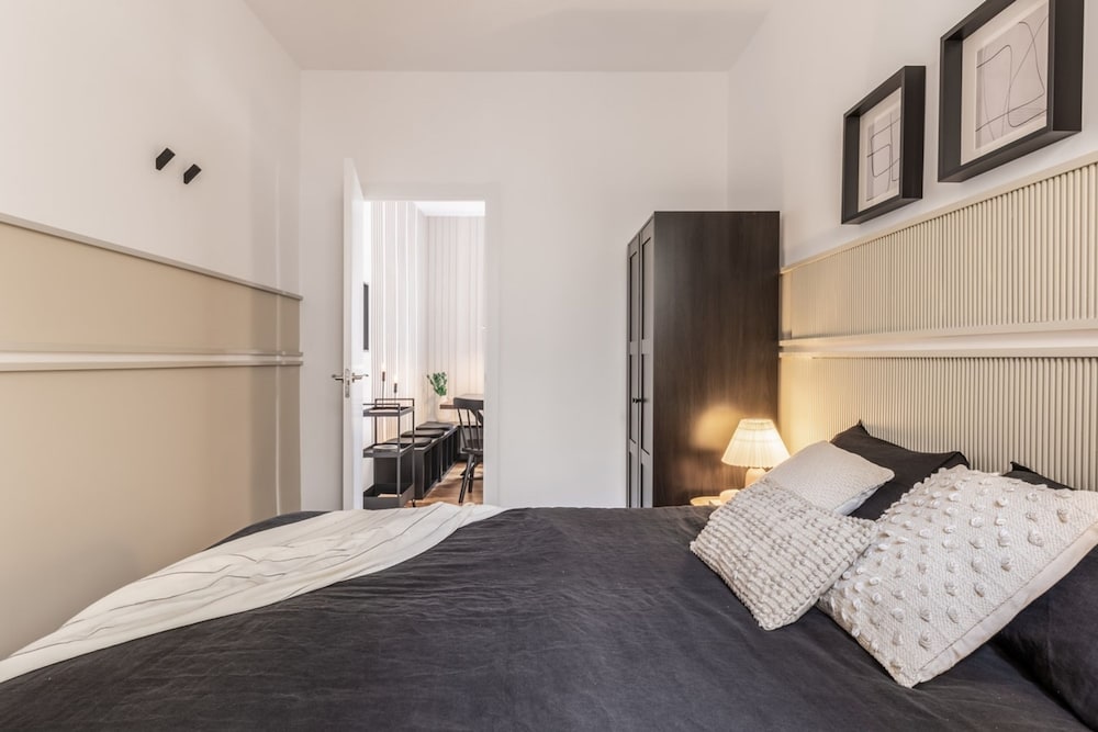 Sofia - 4 Bedrooms and Balcony in O Donell